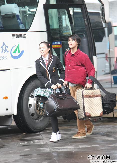 《初恋时光》中“校园初恋”首场戏,邓紫衣和黄又南相遇